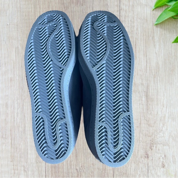 Adidas men’s shoes- gray like new condition! - Picture 3 of 4